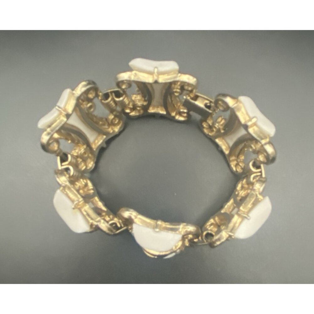 Vintage Gold Tone Link Bracelet White Opaque Plastic Faux Pearl Accent  1950-60s - Picture 5 of 9